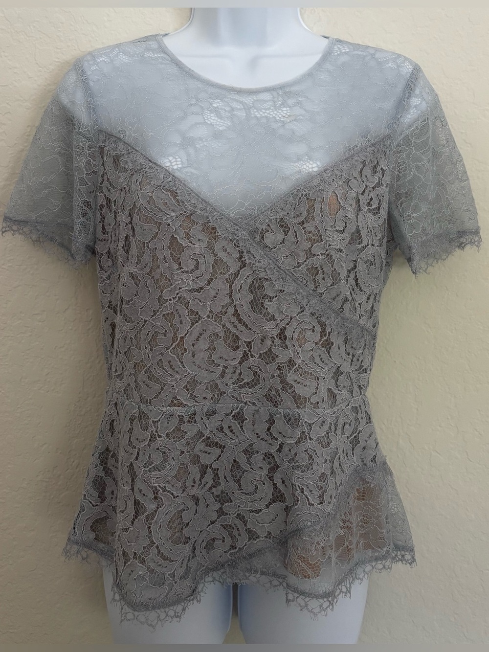 BCBG Maxazria Lt. Blue Lace Peplum Short Sleeve Nude Lined Blouse Medium